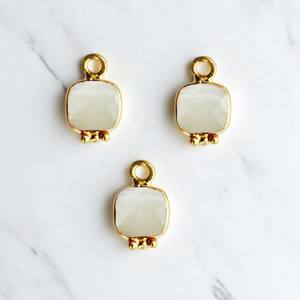 Charms de bisel de fantasía con forma de cojín de piedra lunar blanca - Product Image 1