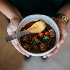 Cuillère en corne de buffle à long manche, design classique écologique, texture naturelle lisse pour cuisines bio - Inde - Product Image 4