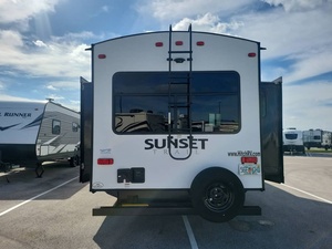 Caravane teardrop tout-terrain personnalisée 2022 d'occasion Crossroads Sunset Trail 330SI avec camping-car coulissant - Product Image 3