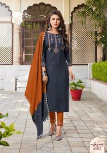 Tejido de rayón puro con trabajo de secuencia de bordado pesado Kurtis para venta en línea - Product Image 4