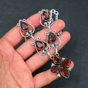 Collar de Lujo de Plata de Ley con Granate Rojo Sintético en Forma de Pera de 18 Pulgadas - Joyería para Regalo de Boda - Product Image 3