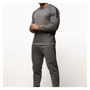 Ensemble de deux pièces de jogging surdimensionné de couleur unie pour hommes entièrement personnalisé Survêtements avec logo de haute qualité et caractéristiques durables - Product Image 1