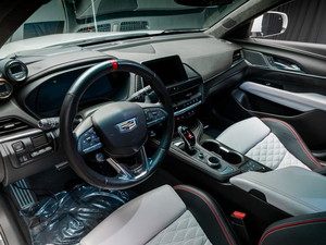 2022 C d I l l c CT4-V Blackwing Vehículo Eléctrico Turbo de Gran Autonomía, Volante a la Izquierda, Interior Claro, Tracción Trasera, Bajo Kilometraje 90-110kWh - Product Image 3