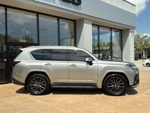 LIMPIO USADO 2024 Lexus LX 600 F Sport Handling AWD - Product Image 2