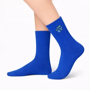 Calcetines Deportivos Transpirables Unisex Azul Marino con Bordado de Uva para Uso Diario - Product Image 2