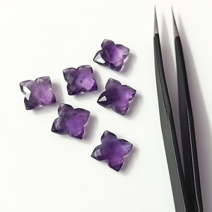 พลอยสีม่วงรูปดอกอเมทิสต์สีม่วงดอกไม้เหลี่ยมเพชรพลอยสีม่วงธรรมชาติอัญมณีแกะสลักด้วยมือลูกปัดอเมทิสต์แกะสลักขนาด12มม. - Product Image 4