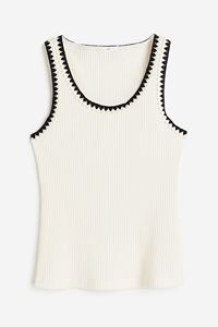 เสื้อครอปแขนกุดถักแบบสั่งทำขายส่ง ผ้าสแปนเด็กซ์/โพลีเอสเตอร์ ระบายอากาศได้ดี เป็นมิตรกับสิ่งแวดล้อม คอเสื้อสีขาวแบบริบ - Product Image 6