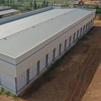 Bâtiment commercial à structure en acier, abri de stockage préfabriqué à ossature métallique, bardage en panneaux sandwich polyuréthane