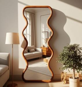 Miroir sur pied asymétrique Art Déco élégant fait main avec cadre en bois de noyer courbé pour entrée et chambre - Product Image 2