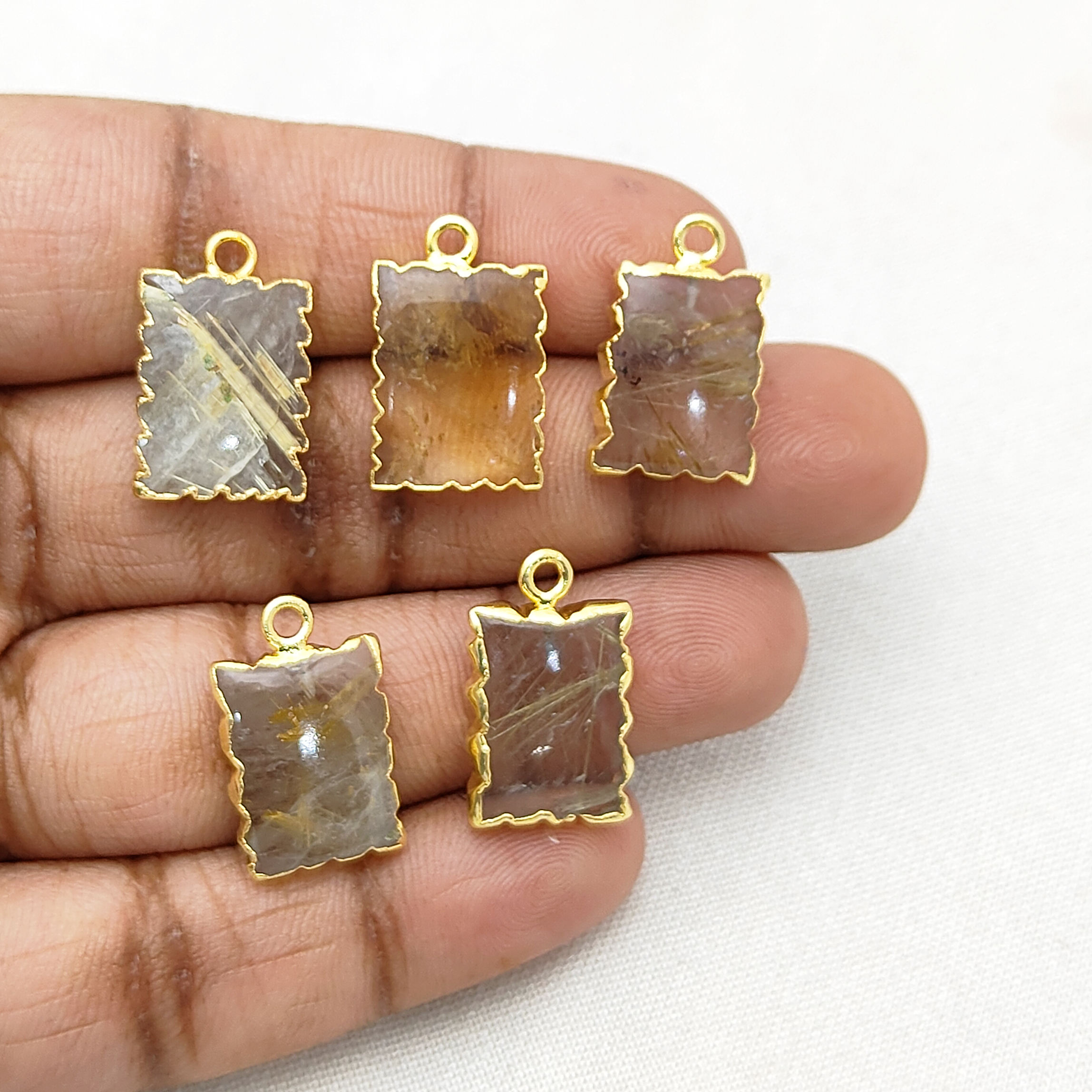 รูไทล์สีทอง