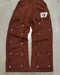 Ensemble de survêtement d'hiver personnalisé à capuche avec impression sérigraphiée, comprenant un sweat à capuche zippé et un pantalon de survêtement droit, ample et évasé - Product Image 4