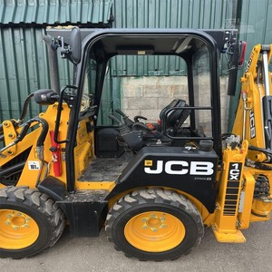 Usine de fabrication de mini-excavatrices 4x4 multifonctionnelles de 1,5 à 6 tonnes, tracteurs de pelouse, neuves et d'occasion, avec moteur et pompe - Product Image 1