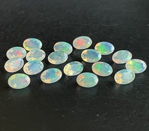 Opale d'Éthiopie Naturelle Coupe Ovale 6x8mm à Facettes-Superbe Opale de Qualité Multifire Coupe Ovale à Facettes - Product Image 6