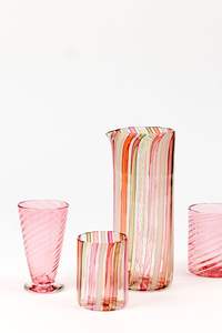 Pichet d'eau créatif classique en résine de polyester avec motif de tourbillon d'abricot Aqua Cadeaux de Noël de cuisine Texture en résine fabriquée - Product Image 3