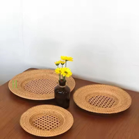 Sets de table en rotin vert festonné pour table à manger Plaques de chargeur en rotin Boho personnaliser au Vietnam Factory