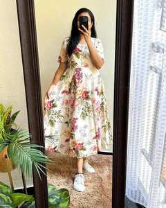 Un maxivestido de algodón de verano perfecto con estampado floral - Product Image 1