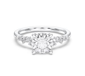 Anillo de compromiso solitario con diamante redondo de 1.75 quilates F-G/VS cultivado en laboratorio, engastado con puntas, hecho en plata para mujer. - Product Image 3