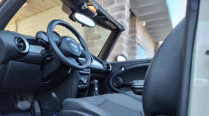 Voiture d'occasion de qualité abordable, MI-NI Con-vert-ible Coo-per 2015, conduite à gauche - Product Image 2