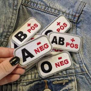 PVC élégant durable et patchs brodés porte-clés en caoutchouc tissé logo personnalisé pour toutes les occasions accessoires de mode - Product Image 4