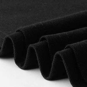 Luce elegante y siéntete seguro con Nuestras camisetas polo personalizadas Premium. Hecho a medida para el hombre moderno - Product Image 6