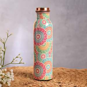 Bouteille en cuivre imprimée paisley multicolore de luxe avec revêtement brillant pour une hydratation élégante et décorative - Product Image 4