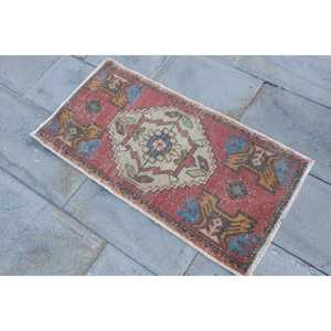 พรมวินเทจตุรกี ขนาด 1.7x3.2 ฟุต พรมลายดอกไม้สีแดงน้ำเงิน ทำจากขนสัตว์ - Product Image 2