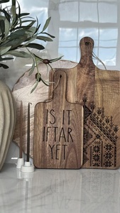 Tabla de Cortar de Bambú con Receta de Ramadán Grabada, Decoración Islámica, Duradera y Ecológica, con Mango - Product Image 5