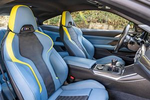 BMW M4 Coupé 2021 Usado en Excelentes Condiciones, Transmisión Manual de 6 Velocidades, Interior Azul Yas Marina - Product Image 5