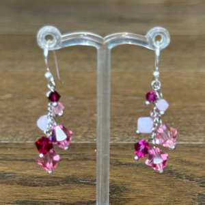 ต่างหูคริสตัลโรสควอตซ์ทำมือประดับพลอยสีชมพูทรงคลัสเตอร์ สไตล์โบฮีเมียน ของขวัญสุดหรูสำหรับเธอ เครื่องประดับคุณภาพ - Product Image 3