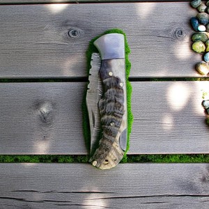 Cuchillo de hoja fija de supervivencia de acero de Damasco, surtido de cuchillos para acampar al aire libre, caza, senderismo y pesca con mango de hueso de madera - Product Image 4