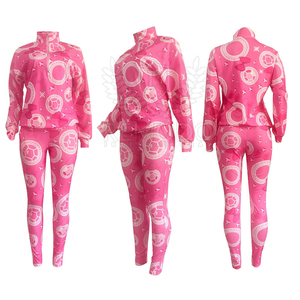 Survêtement de sublimation pour femmes offrant une gamme complète de mouvements avec un bord moderne Survêtement de sublimation pour femmes - Product Image 1