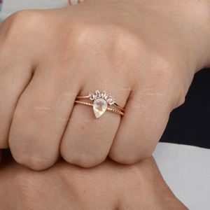 El anillo de oro macizo de 14 quilates más vendido, juego de dos anillos de topacio blanco para ocasión de compromiso de boda, producido en 10K/18K - Product Image 5