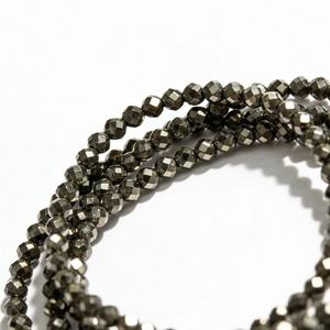 Bracelet en pyrite véritable fait à la main, délicat, minimaliste, perles rondes facettées scintillantes, bijoux en gros - Product Image 5