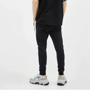 Pantalon en coton polaire teint uni avec logo imprimé personnalisé de haute qualité Vente en gros de pantalons de sport essentiels à la mode grande taille - Product Image 3