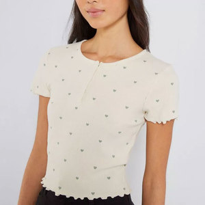 Camiseta corta para mujer, estilo moderno, para uso cómodo al aire libre - Product Image 1