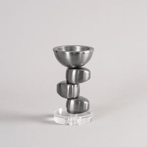 Brûleur d'encens Bakhoor moderne en acier inoxydable avec design sculpté et base en acrylique, design arabe pour la maison du Golfe et l'usage au Moyen-Orient - Product Image 1