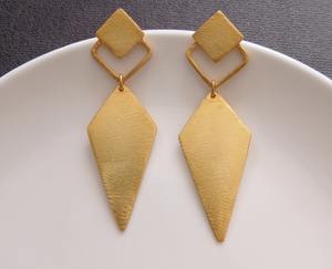 Venta al por mayor artesanal hecho a mano 18K chapado en oro moda geométrica latón Stud pendientes para mujeres boda fiesta regalo joyería - Product Image 1