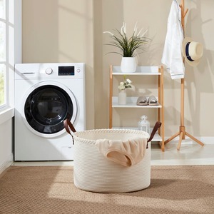 Grand panier en macramé blanc, panier de rangement en fibre avec poignée en cuir pour le rangement de la salle de bain et l'organisation des vêtements en provenance d'Inde - Product Image 4