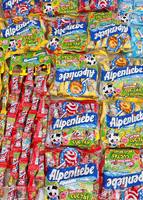 Sac de bonbons à la sucette au caramel Alpenlieb en gros 36pcs x 10g Saveurs de fruits Bonbons à la sucette durs Collations dures Bonbons prix bon marché