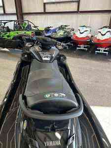 OFERTA ESPECIAL: Moto Acuática Yamaha FX Cruiser SVHO 2025 de Última Generación, 2 Tiempos, 226-300HP, 4 Cilindros, de Aluminio, Automática, con Audio y 3 Asientos - Product Image 3