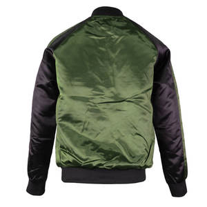 Chaqueta Bomber De Satén Regla La Pasarela O Las Calles En Una Chaqueta Bomber De Satén - Product Image 2