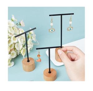 Support à bijoux en métal décoratif avec motif de branche d'arbre et d'oiseau, idéal pour exposer les boucles d'oreilles et les colliers avec élégance - Product Image 2