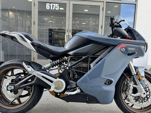 Venta de Motocicleta Deportiva Nueva Zer1 SR/S 2025 con 3 Años de Garantía, Cilindrada de 1000-1500cc, Velocidad Máxima >80km/h - Product Image 6