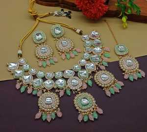 Nuevo diseño chapado en oro tradicional gota perla y piedra tachonado pendiente Mangtika gargantilla collar conjunto y conjunto de joyería para mujer - Product Image 5