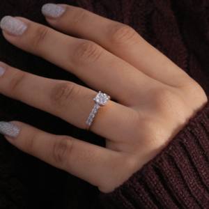 Bague de fiançailles en diamant moissanite 0.68 CT certifiée IGI or 14K avec cadeau d'anniversaire en platine pour femme modèle Wt-2.210gm - Product Image 3