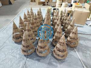 Arbre de Noël en jonc de mer tressé mignon, fait à la main, écologique, décoration de vacances pour la maison, la table et l'étagère, en provenance du Vietnam - Product Image 6