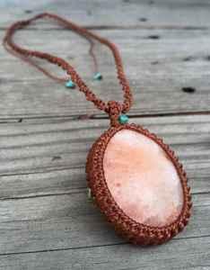Wholesale Himalayan Pink Salt Crystaacl Mrame Necklace - Natural Healing Stone Pendant for Yoga, Reiki & Boho Jewelry - Product Image 5