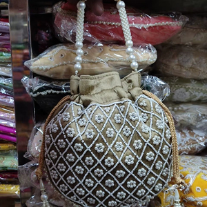 กระเป๋าปอตลีงานฝีมือแบบดั้งเดิมสำหรับงานเทศกาล งานปาร์ตี้  งานแต่งงาน  ตกแต่งด้วยหิน  งานปัก  งานกระจก  สามารถปรับแต่งได้ - Product Image 1