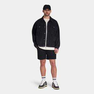 Chaqueta de mezclilla para hombre Ropa de abrigo negra de gran tamaño con botones clásicos Bolsillos dobles en el pecho y detalles de puntadas resistentes - Product Image 1