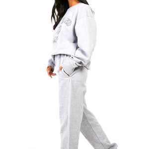 Traje de chándal deportivo para mujer de diseño personalizado al por mayor nuevo estilo largo para tops estampados abullonados patrón sólido informal de alta calidad - Product Image 3